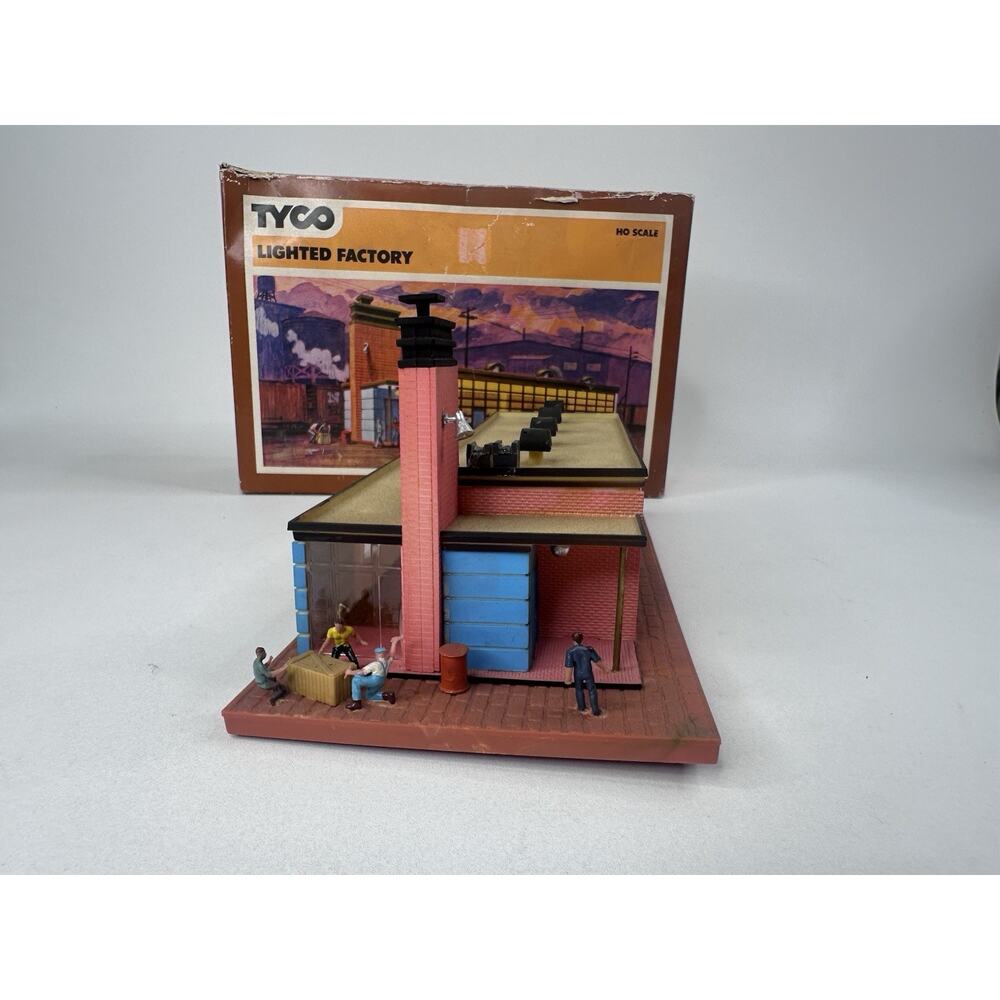 TYCO HO Scale Lighted Factory Accessory Building Model #940 - Picture 3 of 13